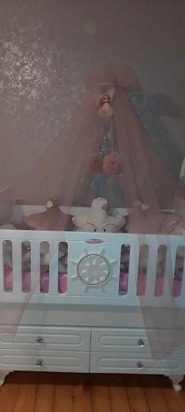 Oğlan və qız üçün, İşlənmiş, Dördbucaq, Beşik, Dəst ilə, Matras ilə, Yellənmə mexanizmsiz lalafo.az -da Oğlan və qız üçün, İşlənmiş, Dördbucaq, Beşik, Dəst ilə, Matras ilə, Yellənmə mexanizmsiz