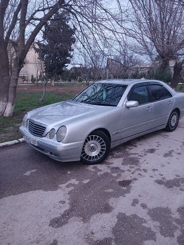 Mercedes-Benz 220: 2.2 l | 2000 il Sedan