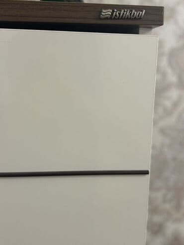 demir dolab: Şüşəli dolab vitrini — 4