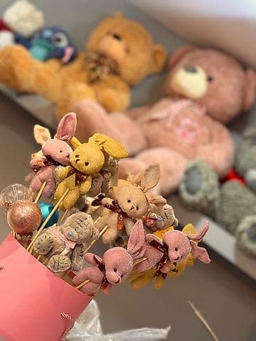 isci axtariram tecili: Florist və florist köməkçisi axtarılır. Mərdəkan. +994 77 369 59 14 — 1