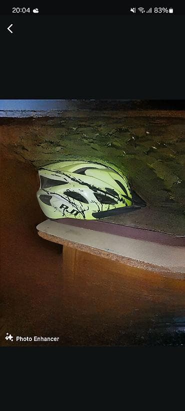 navigator velosiped: Velosiped dəbilqəsi – parlaq neon-sarı rəngdə, qara qrafik naxışlı — 6