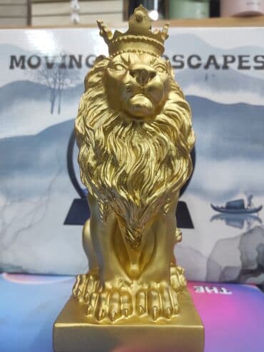 Qızılı yüngül lehimli şir heykeli ev və bağ üçün görünüşlü suvener