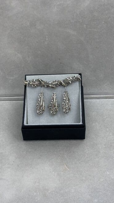 золотые серьги купить в баку: Dəstə daxildir: Üzük, Sırğa, Bilərzik, Gümüş, 925 Əyar, 25 g — 7