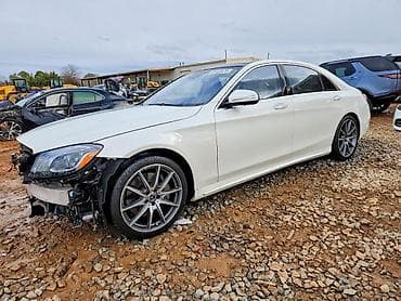 Məhsul: Mercedes‑Benz S‑Class sedan (ağ rəng) Təsvir: - Geniş və