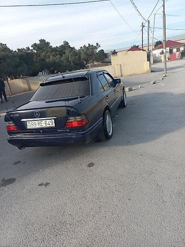 Su nəqliyyatı: Mercedes-Benz E 220: 2.2 l | 1994 il Sedan — 5