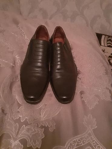 satt: Gencede satilir deri klassik ayaqabi Moskvadan baha alinib — 2