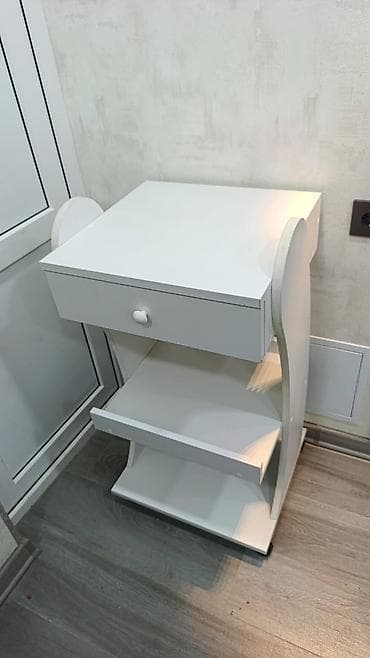 ayaggabi dolabi: Cox tecili bu gune cixmalidir. Etajerka yenidir.Qiymet 55 azn. Unvan — 1