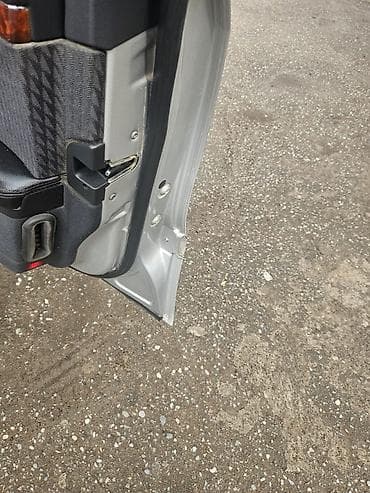 mercedes e: Mercedes-Benz E-Class W211 sedan, gümüşü rəng. - Kuzov: 4 qapılı — 3