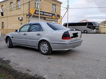 0pel astra 1.6: Mercedes-Benz C 180: 1.8 l | 1995 il Sedan — 7