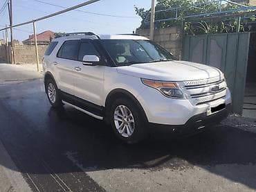 Ford Explorer Limited – ağ rəngli, 7 yerlik tam ölçülü SUV — 6