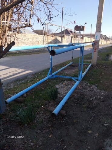 Lak-boya məhsulları: Çən və ayaqlıq — hər ikisi də satılır. Qiymət: 450 manat. Dəmir — 2