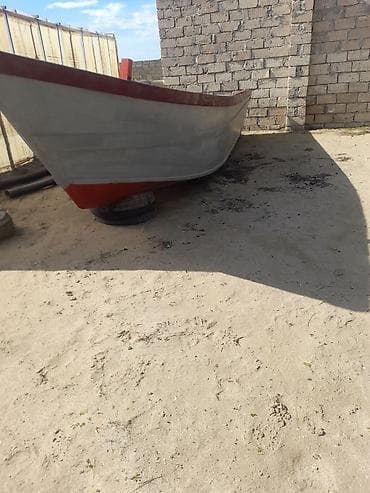 Taxta qayıq gövdəsi - Material: möhkəm taxta karkas, xaricdən