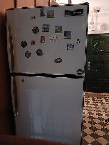 Məişət texnikası paketi - Soyuducu: SANYO iki qapılı model. Üst — 1