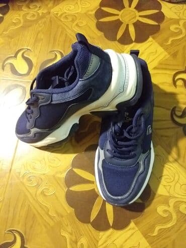 Botinkalar: İdman ayaqqabıları – 2 model 1) Tünd göy krossovka - Rəng: navy (tünd — 2