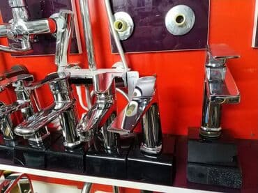 rakvinlər: Bu kolleksiyada müasir dizaynlı, xrom örtüklü müxtəlif su kranları — 1
