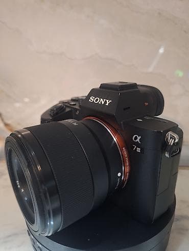 Sony Alpha a7 III (ILCE-7M3) tam kadr “mirrorless” fotoaparat + Sony