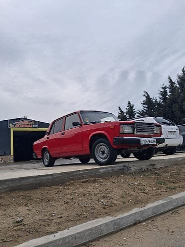 bmw satilir: VAZ 2107, qırmızı sedan Xüsusiyyətlər: - Kuzov: 4 qapılı sedan — 2