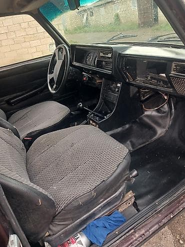 arxa panel: VAZ 2107 sedan - Korpus: klassik 4 qapılı sedan, tünd bənövşəyi/bordo — 6