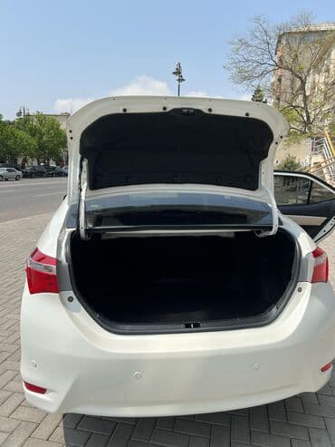 продажа дешевых автомобилей: Toyota Corolla sedan – ağ rəng, AZ qeydiyyat nömrə nişanı 90-TK-441 — 4