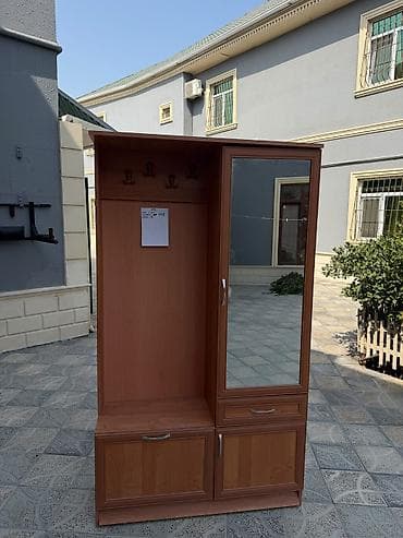 skaf satilir: Dehliz dolabi satilir
Qiymət 60 azn
Ünvan Mərdəkan 
Nika E — 1