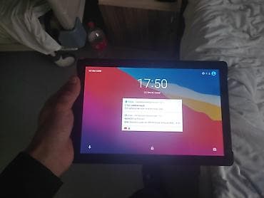 tecili satilan telefonlar: Planşet + klaviatura dəsti - Ekran: təxminən 10 düym, geniş çərçivəli — 4