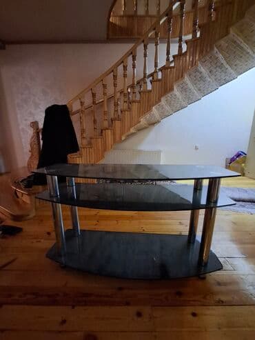 müdür masası: Yeni, Düz TV altlığı, Polkalı, Şüşəli — 3