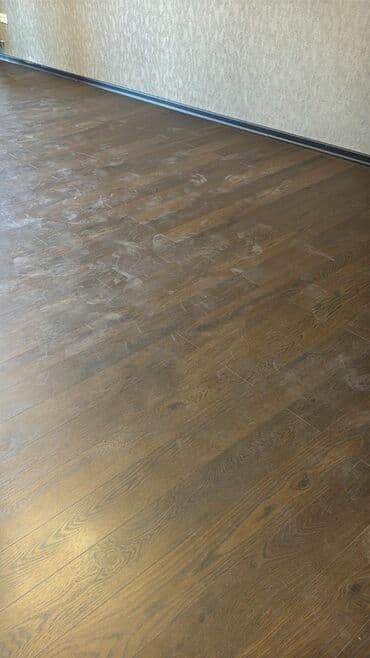 ламинат для пола: Almanya istehsalı 2 tərəfli Qəhvəyi taxta fakturalı döşəmə örtüyü — 2