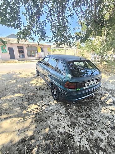 vectra b fara: Opel Astra F sedan - Kuzov: 4 qapılı sedan, tünd yaşıl rəng - Salon — 7