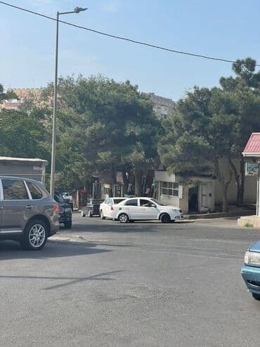 xacmaz obyekt: Yeni Günəşlidə V massivində yerləşən ümumi sahəsi 160 kv,m olan,obyekt — 13