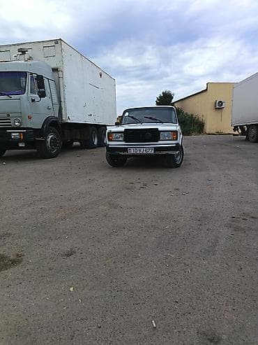 tıraktor satışı: VAZ 2107 sedan – ağ rəng, qara radiator barmaqlığı və bamperlər, qara — 2