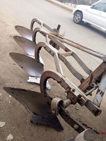 куплю трактор мтз 82 или 80 чуй: Belarus MTZ traktoru + kotan (3-laylı asma kotan) Məhsul təsviri: - — 2