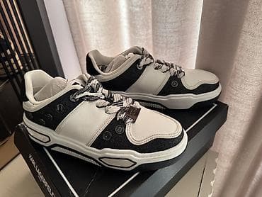 Karl Lagerfeld Paris 250 almisham, 1 defe geyinilib deye 180 satiram