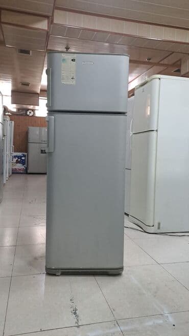 İki qapılı soyuducu - Üst kamera – dondurucu bölmə, ayrıca qapı - Alt