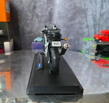шлем для мотоцикла: Коллекционная модель Triumph Daytona 955i dark Green 1997 Welly Scale — 11