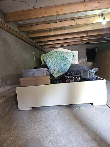 Çarpayılar: -Ağ rəngdə tək və ya cüt nəfərlik çarpayı - Ölçü; en:1.22 — 2