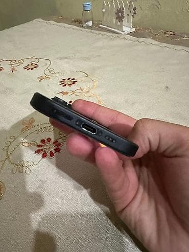 18 pro: IPhone 16 Pro, 128 GB, Barmaq izi, Face ID — 2