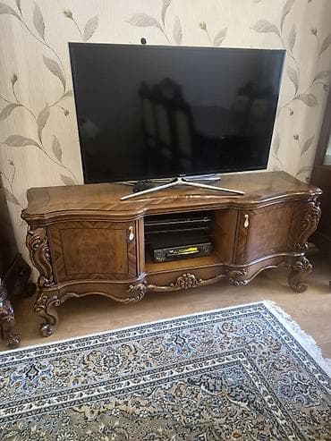 reception masa: Klassik üslubda dəst mebellər – qonaq otağı üçün komplekt Tərkibi: - — 1