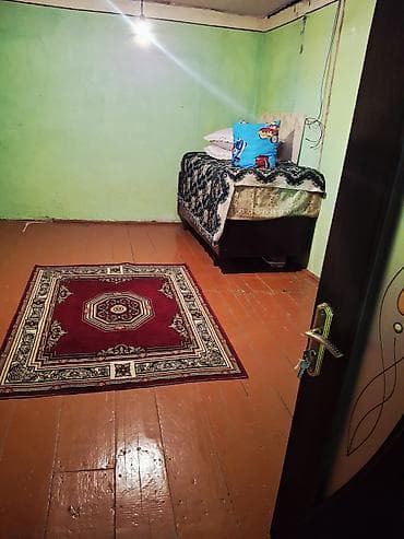 ev certyojları 2 mərtəbəli: 4 otaqlı, 3 kv. m, Kredit yoxdur, Orta təmir — 10