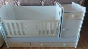 işlənmiş uşaq beşikləri: Oğlan və qız üçün, İşlənmiş, Dördbucaq, Beşik, Matras ilə, Yellənmə mexanizm ilə — 1