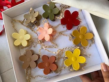 sarı saç: 2azn - 4azn Məhsul: Çiçək formalı saç sıxacları (krab klips) Təsvir — 5