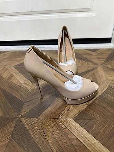guess: Bej rəngli platformalı açıq burunlu dikdaban ayaqqabı - Model — 2