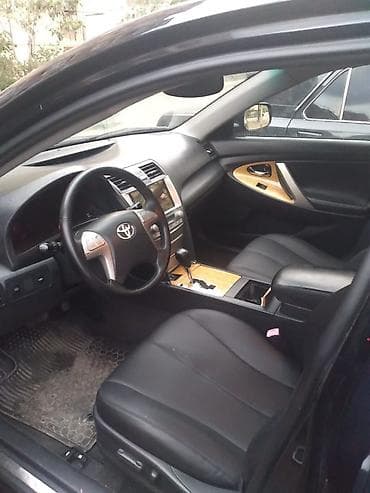 vaz2107 satisi: Toyota Camry – sedan Xüsusiyyətlər: - Kuzov: qara rəng, 4 qapı, sedan — 3