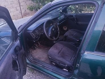 Nəqliyyat: Opel Vectra: 1.6 l | 1996 il 300000 km Sedan — 4