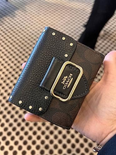 kurtka satilir: Coach esl deri endirimle satilir. Etiket qiymeti 198$ Men almiwam 87$ — 3