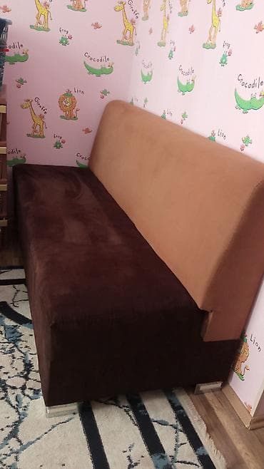 Divan, İşlənmiş, Açılmayan, Bazasız, Vеlur parça, Çatdırılma yoxdur