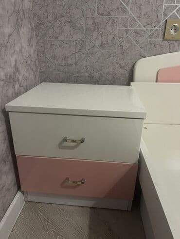 dəftərxana: Gənc üçün nəzərdə tutulmuş mebel dəsti geniş iş səthi və bir çox — 10