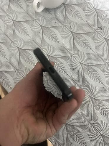 IPhone 15, Qara, Face ID — 3