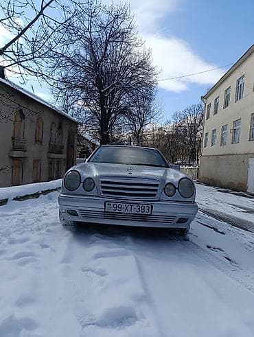 Mercedes-Benz E-Class: 2.6 l | 1997 il Sedan