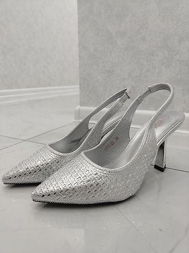 sabolar ayaqqabi: Gümüşü rəngdə qadın ayaqqabısı – zərif və parıltılı dizayn. -70azna — 1