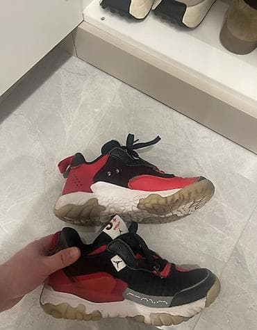 krasovka: Jordan React Havoc idman ayaqqabısı - Rəng: qara/qırmızı, ağ orta — 2